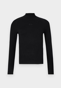 Čierne tričko s dlhým rukávom a vysokým golierom, vyrobené z hladkej, pružnej látky. Na hrudi diskrétne logo. Priliehavý strih.