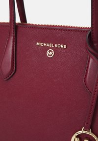 Michael Kors MARILYN czerwony