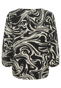 Černý a krémový oversized top s tekutým, abstraktním vzorem vírů, kulatým výstřihem a třičtvrtinovými rukávy vyrobený z lehkého materiálu.