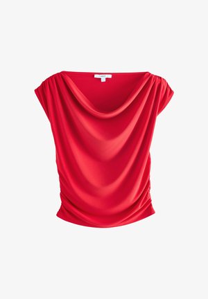 Sima anyagból készült piros, drapált felső. Széles nyakkivágással, rövid ujjakkal és az oldalakon redőzött részletekkel rendelkezik a textúra fokozása érdekében.