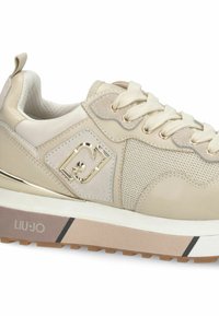 Sneaker beige e crema con pannelli in mesh e pelle, lacci beige, dettaglio del logo metallico e una suola spessa con branding "LIU·JO".