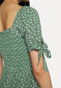 American Eagle Vapaa-ajan mekko - green