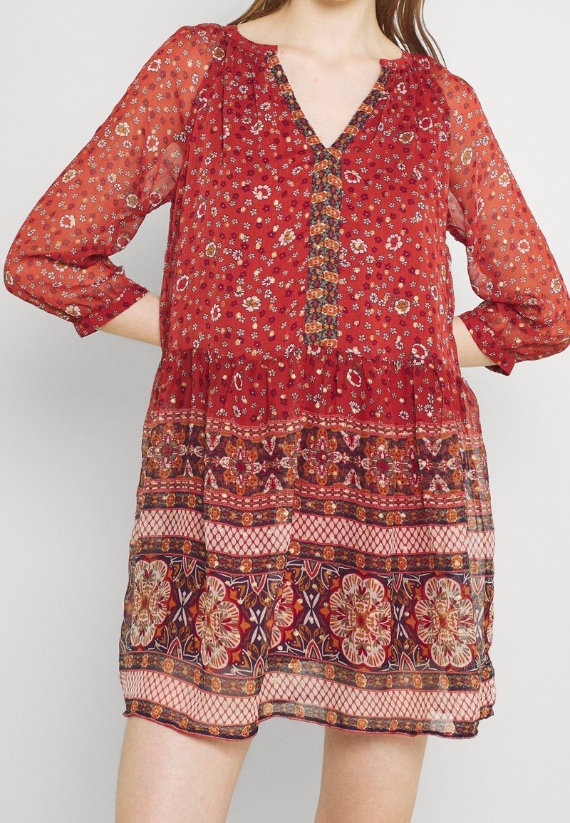 Vero Moda Vapaa-ajan mekko - dark red