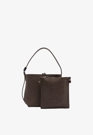 Torba na ramię z ciemnobrązowej, fakturowanej skóry z dopasowaną, odpinaną saszetką, posiadająca pojedynczy pasek i srebrne detale.