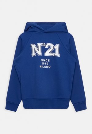 Felpa blu con cappuccio ampio, con la scritta “N°21” in bianco e “SINCE 2010 MILANO” sotto. Tessuto morbido, polsini e orlo a costine.