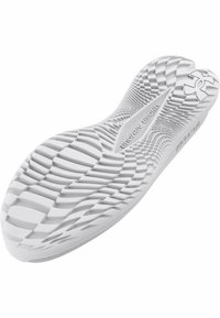Suela blanca texturizada de una zapatilla Under Armour con patrones de huella geométricos y el logo de Under Armour cerca del talón.