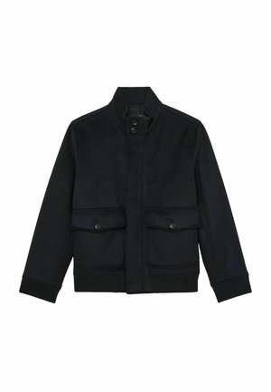 Fekete bomber dzseki bordázott gallérral, mandzsettával és szegéllyel, gombos magas nyakkal és két gombos zsebfedővel az elején.