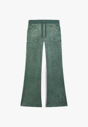 Groene veloursbroek met een wijd uitlopende pijp, verstelbare tailleband met trekkoord en twee voorzakken. Zachte textuur en een gladde afwerking.