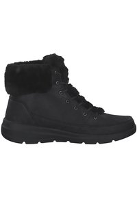 Botas negro de tobillo hechas de cuero con un collar de pelo sintético. Presentan cordones y una suela gruesa de goma negra. Textura suave con un aspecto cálido.