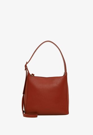 Sac à main en cuir brun avec une seule poignée supérieure et une bandoulière amovible, caractérisé par un design minimaliste et des accessoires en métal doré.