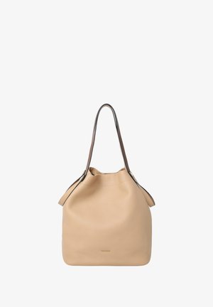 Beige nahkainen säkylaukku, jossa on teksturoidu pinta, ruskeat olkahihnat ja kiristetty yläosa. Ominaisuuksina minimalistinen muotoilu ja hillitty brändäys.