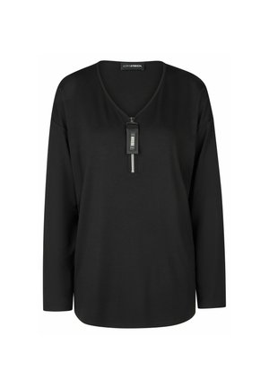 Zwart shirt met lange mouwen, V-hals en korte rits aan de voorkant met een rechthoekige trekker met een merklabel.