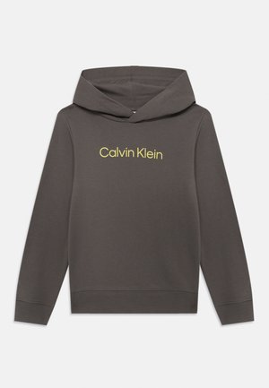 Grå hettegenser med frontlogo i gult. Laget av mykt materiale med ribbet mansjetter og hem. Enkelt, klassisk design.