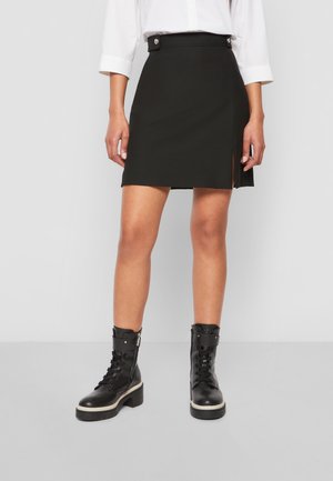 Falda acampanada - black