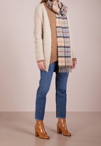 DRYKORN Kofta - sand