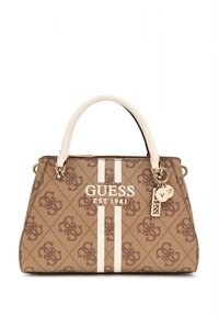 Borsa sintetica marrone con motivo geometrico beige, doppi manici superiori, strisce bianche, testo logo e dettaglio con ciondolo. Dettagli in metallo dorato.