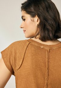 Thumbnail Image 2