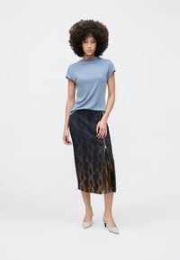 Marc Cain Pencil φούστα - black/gold-coloured