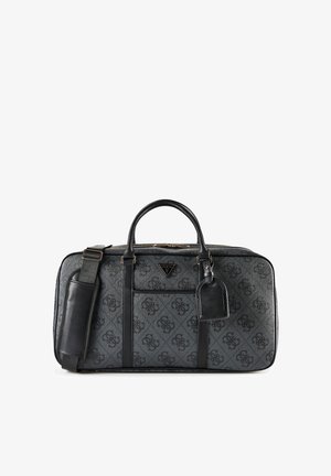 Sac de voyage en cuir noir avec une finition texturée, présentant un motif embossé, deux poignées et une bandoulière réglable.