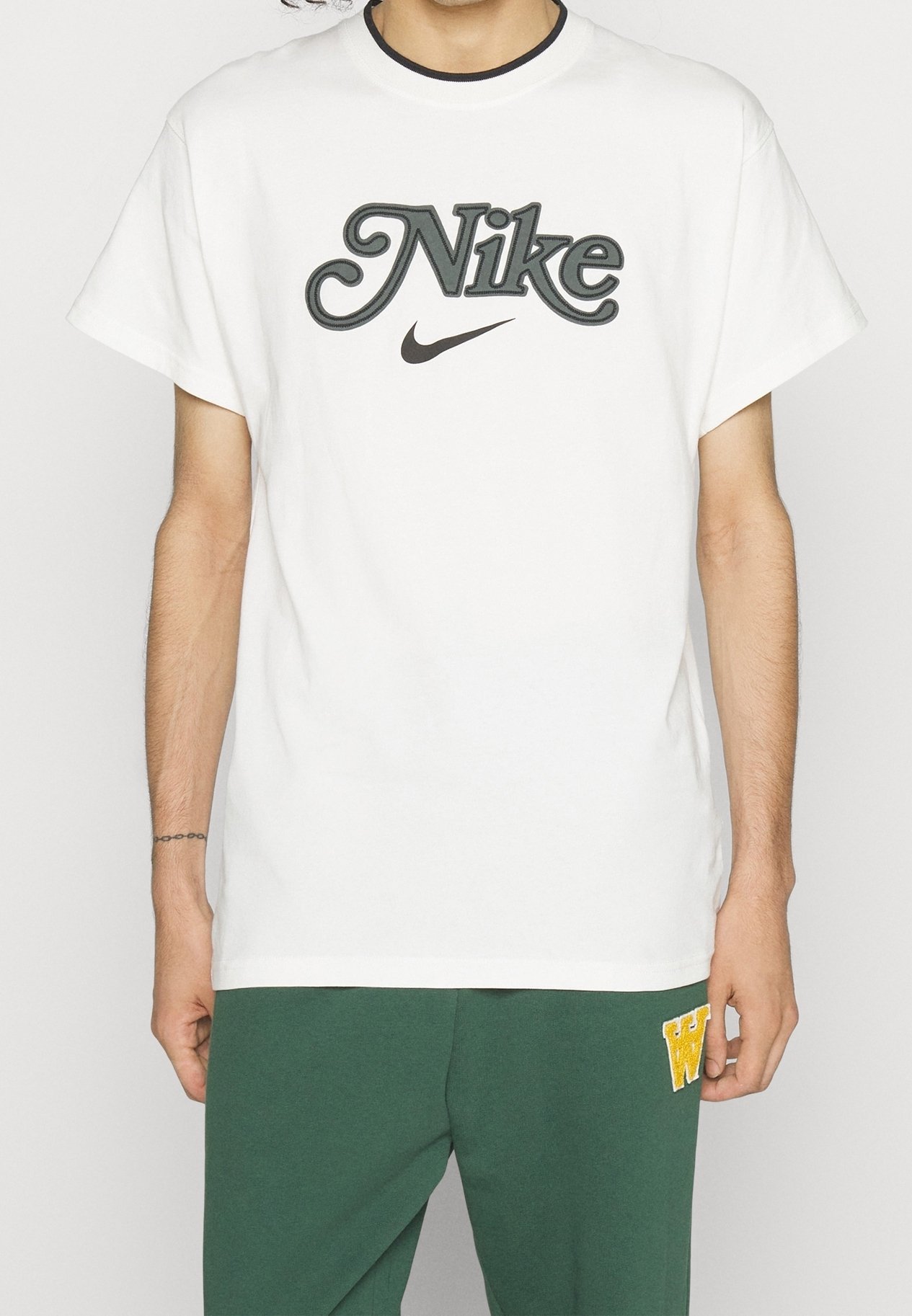 nike logo off white t shirt