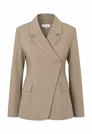 Sacou bej croi, cu mâneci lungi, guler cu reveră, închidere cu un singur nasture și două buzunare frontale cu clapetă.