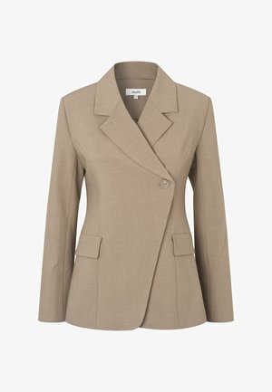 Bézs szabott blézer hosszú ujjakkal, bevágott gallérral, egygombos záródással és két elülső zsebfedővel.