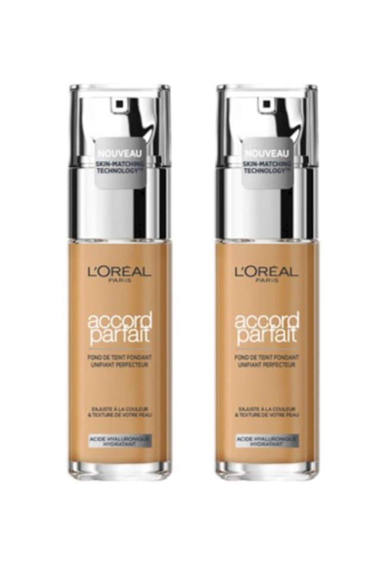 Fond de teint Accord Parfait de L'Oréal Paris, deux flacons en verre, couleur beige, bouchons à pompe argentés, base transparente, étiquettes en texte blanc et gris.