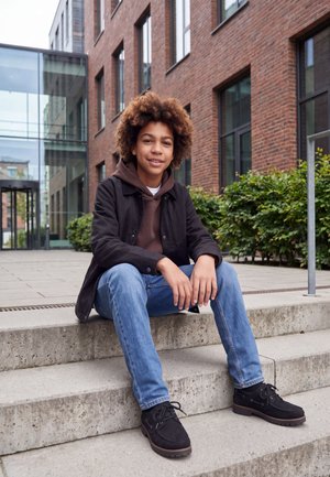 Jack & Jones Kids, RELAXED FIT JEANS JJICHRIS JJORIGINAL AT 751 JNR RELAXED FIT JEANS BOYS - Дънки със свободна кройка - BLUE DENIM