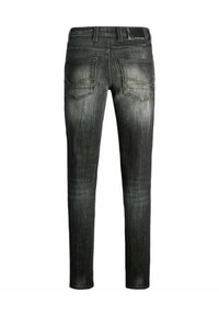 Jeans in denim nero a taglio aderente con finitura slavata, design a cinque tasche e cuciture a contrasto sulle tasche posteriori.