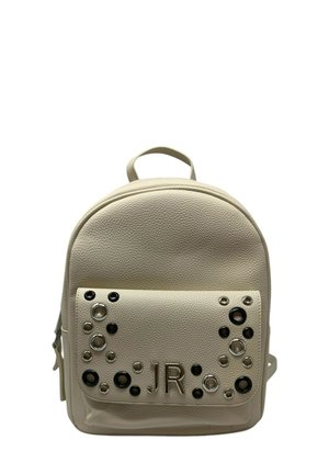 Zaino in pelle bianca con forma arrotondata, dotato di una tasca frontale decorata con borchie circolari nere e argento e il logo "JR".