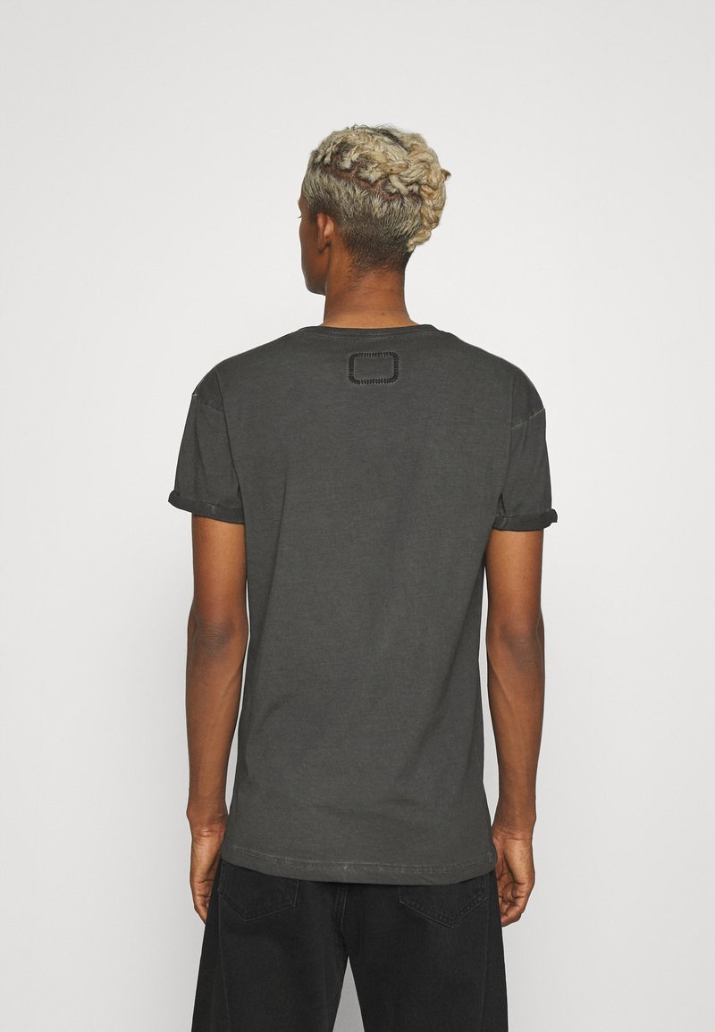 Herren T-Shirts basic | YOUNG POETS SOCIETY ZANDER VINTAGE T-Shirt basic vintage black/schwarz - CH83623 Herren T-Shirts basic | YOUNG POETS SOCIETY ZANDER VINTAGE T-Shirt basic vintage black/schwarz - CH83623