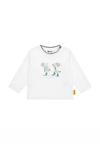 Camisa blanca de manga larga con cuello redondo, que presenta una colorida impresión de un oso y un tigre jugando al baloncesto. Etiqueta amarilla en el lateral.