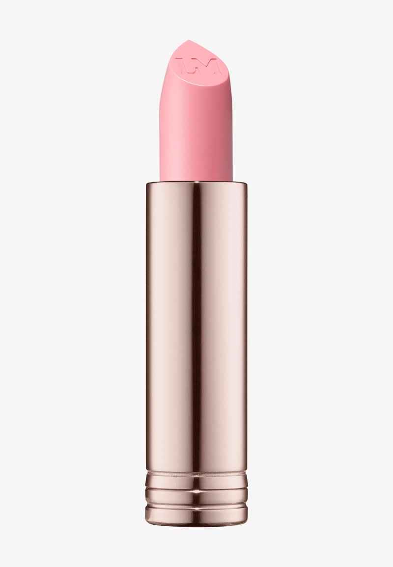 Rosa leppestift i et metallisk rosegull sylinderetui. Selve leppestiften har en avrundet spiss med en logo preget på toppen.