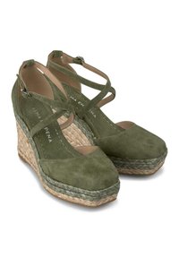 Scarpe con zeppa verde in suede, con cinghie incrociate e una piattaforma in juta intrecciata. Design a punta rotonda con una finitura testurizzata e suola a contrasto.