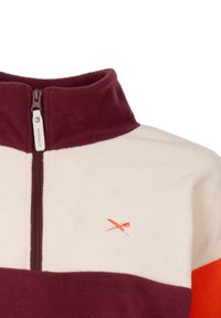 Fleece-Pullover mit einem Viertel-Reißverschluss, der marsala-, creme- und orangene Paneele aufweist. Das Design umfasst ein kleines oranges Logo auf der Brust.