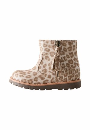 Beige Ankle-Boots mit Leopardenmuster und strukturierter Oberfläche. Mit einem seitlichen Reißverschluss und einem Quastenakzent ausgestattet. Gummisohle für guten Halt.