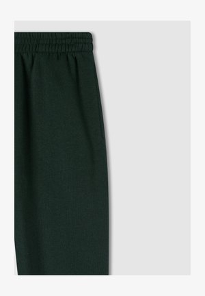 Ciemnozielone dresy z elastycznym paskiem, miękką teksturą i detalem bocznej kieszeni. Zaprojektowane z myślą o komforcie i codziennym noszeniu.