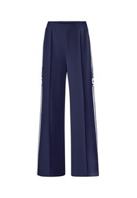 Pantalons larges bleu marine avec une taille élastique, présentant des rayures latérales blanches et une texture de tissu lisse et léger.