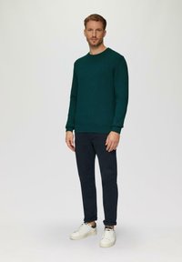 s.Oliver MIT LOGO-STICKEREI - Strickpullover - petrol