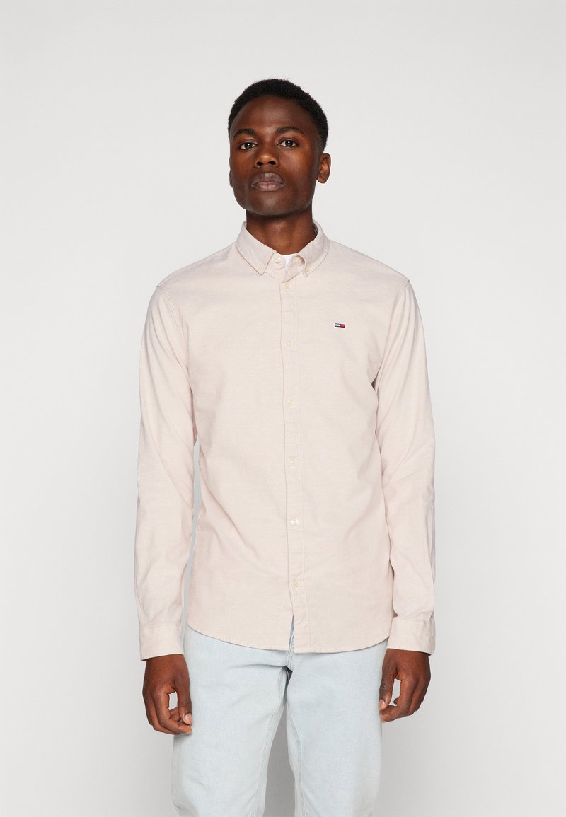 Tommy Jeans SLIM STRETCH OXFORD SHIRT - Camisa - tawny sand