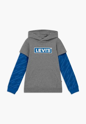 Grå hættetrøje med korte ærmer og påsatte blå, langærmede ærmer med diagonale striber og "Levi's"-logo i blå og hvid på brystet.