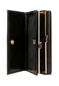 Černá kožená peněženka s texturovaným povrchem. Má zlatý přezku a vnitřní přihrádky na karty, což nabízí elegantní a kompaktní design.