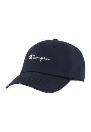 Cappellino da baseball blu navy con visiera curva con logo Champion bianco e rosso ricamato davanti e piccolo motivo logo sotto la visiera.