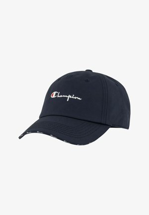 Cappellino da baseball blu navy con visiera curva con logo Champion bianco e rosso ricamato davanti e piccolo motivo logo sotto la visiera.