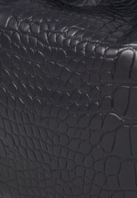 Thumbnail Image 5
