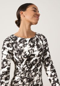 Taifun MIT SEITLICHEM RAFF-DETAIL - Freizeitkleid - offwhite gemustert