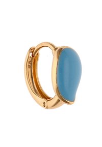 Arany színű karika fülbevaló sima, könnycsepp alakú, világoskék kővel, fényes felülettel és zökkenőmentes csuklós zárással.