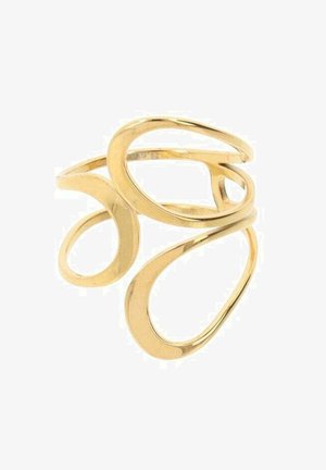 Anillo abierto de oro con formas abstractas suaves y entrelazadas que forman un diseño elegante y moderno.