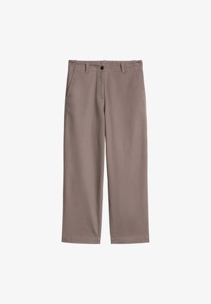 Lichtbruine, wijde broekspijpen gemaakt van zacht katoenen stof. Voorzien van riemlussen, knoopsluiting en twee steekzakken aan de voorkant. Heeft een gladde textuur.