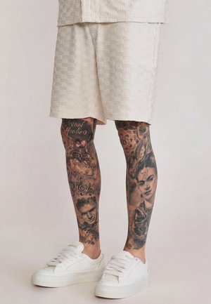 SIKSILK TOWELLING - Shorts - ecru